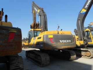 沃尔沃300D挖掘机