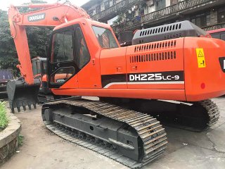 斗山DH225-9挖掘机