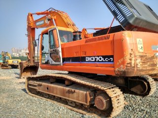 斗山DH370-7挖掘机