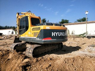 现代R150-9挖掘机
