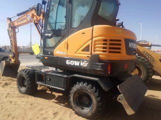 现代R60WVS轮挖